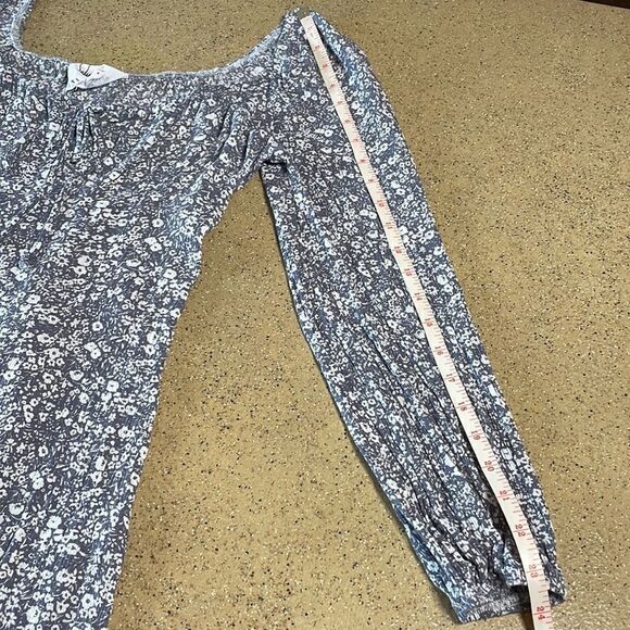 Sadie & Sage Washed Gauze Ditsy Floral U-Neck Boho Tunic Top Gray White sz M - Picture 13 of 14